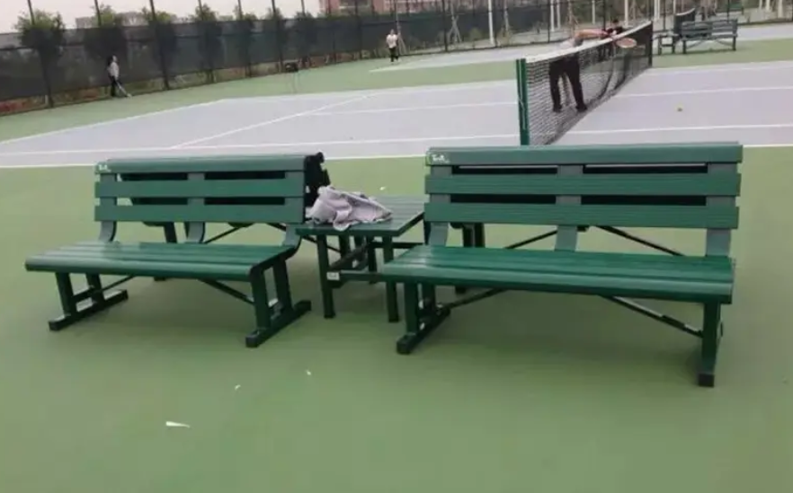 运动场休闲骑